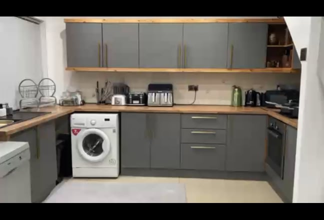 A Single bedroom Main Photo