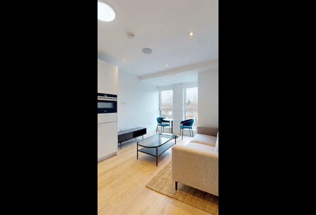 Coombe Hill House, London, SW20 Main Photo