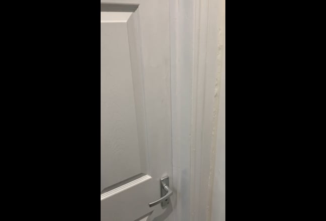 Huge bedroom with ensuite in new house (R) Main Photo