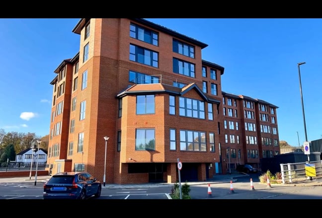 Coombe Hill House, London, SW20 Main Photo