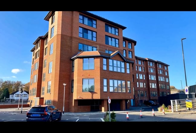 Coombe Hill House, London, SW20 Main Photo