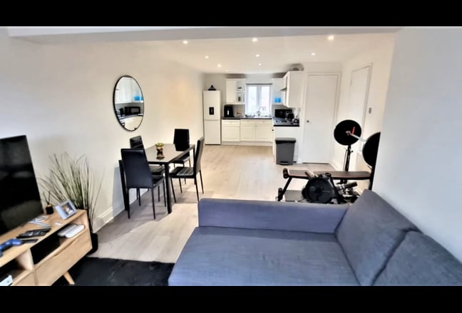 Coniston Close, London, SW20 Main Photo