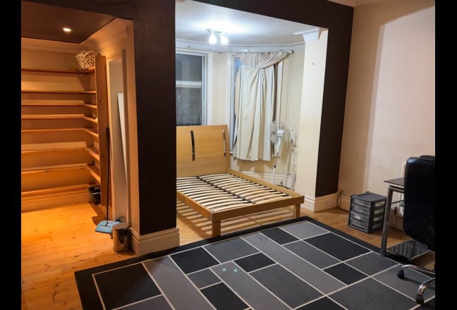 Fully Furnished Spacious Double Bedroom - Bromley Main Photo