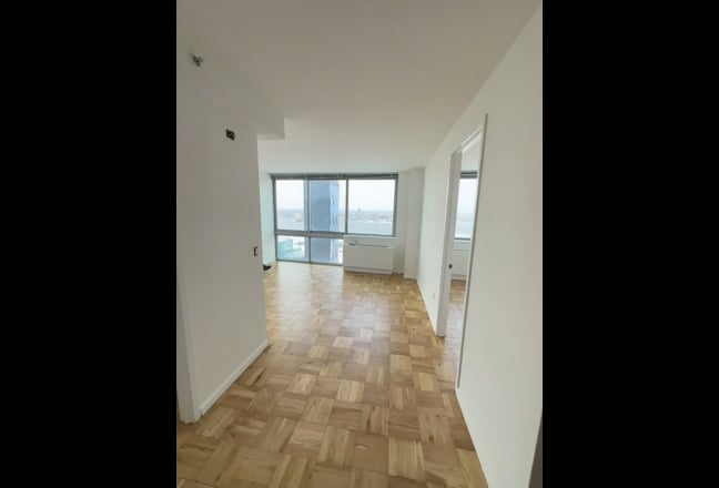 Luxury building in Hudson Yards Main Photo