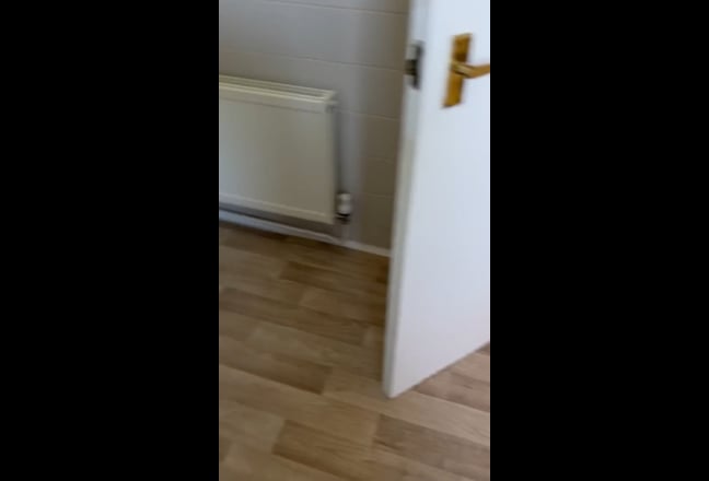 Top floor flat for rent Main Photo