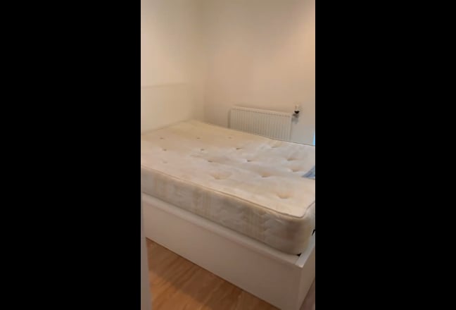 Double Ensuite Room Available near Canningtown Main Photo