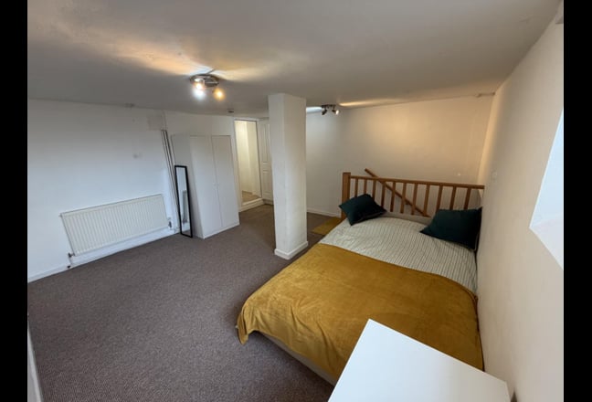 2 Rms Avail,1 Large with Shower &1 Dbl,inc Bills!  Main Photo