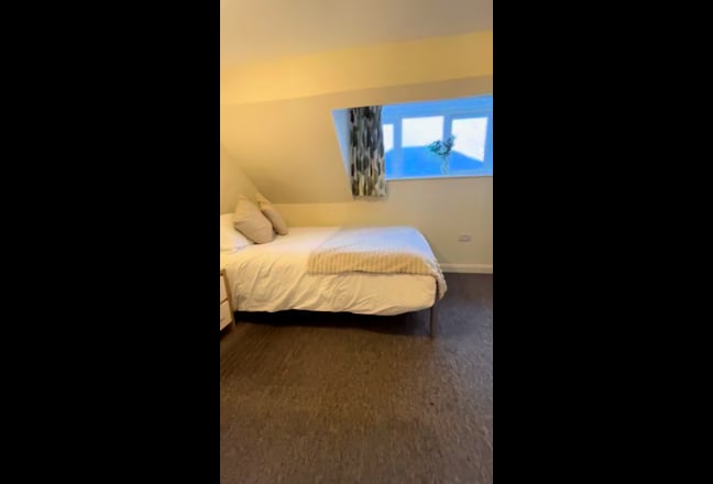 Furnished Double Room with Bills Included Main Photo