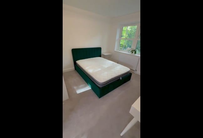 🏠 Modern Double Room for Rent in Epsom  Main Photo
