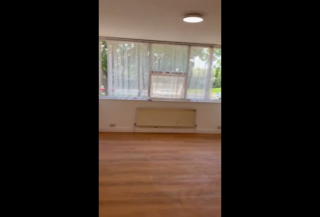 Modern 4-Bedroom House | Garden | Parking | SE28 Main Photo