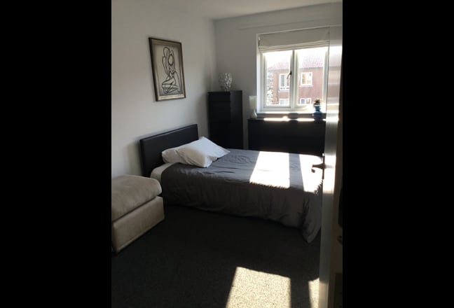 A beautiful double room decorated with Art - fu  Main Photo