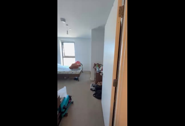 2 Double Bedrooms | Modern 3 bed flat | <1min Tube Main Photo