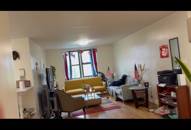 Queen-Size Room Available in Prospect Park South Main Photo