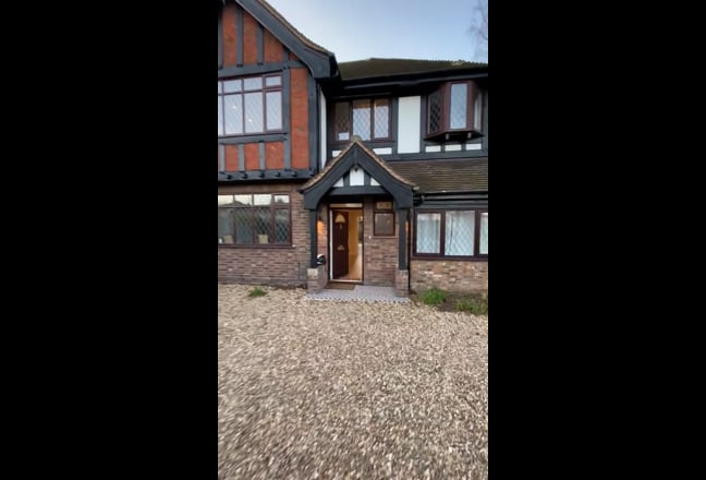 En-Suite Room - Friendly House - Smooth Living Main Photo