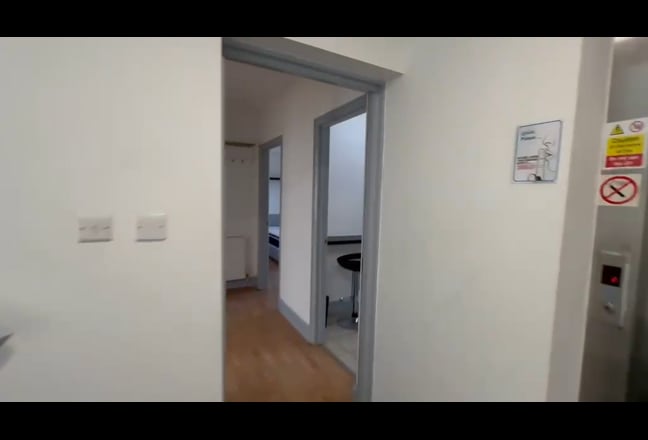 2 Bed Flat Near Shoreditch High Street Station, E2 Main Photo