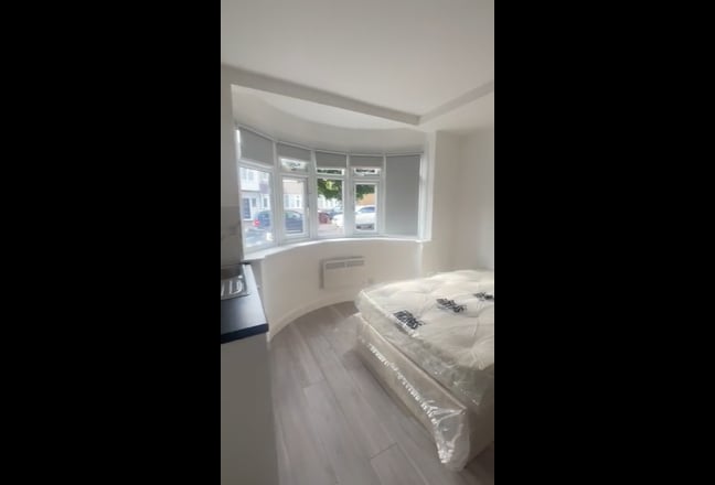  Studio in Harrow 🏡🚪 Main Photo