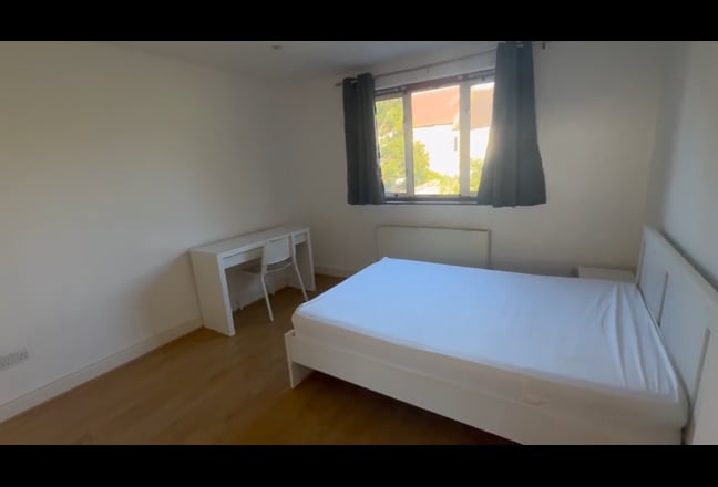 🏡✨ Bright Furnished Room in SW16 – Great Location Main Photo