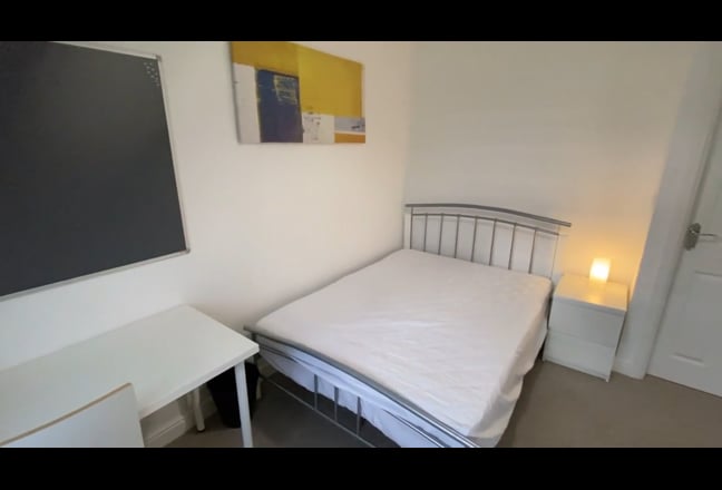 Double Bedroom with Ensuite- Cribbs/Patchway Main Photo