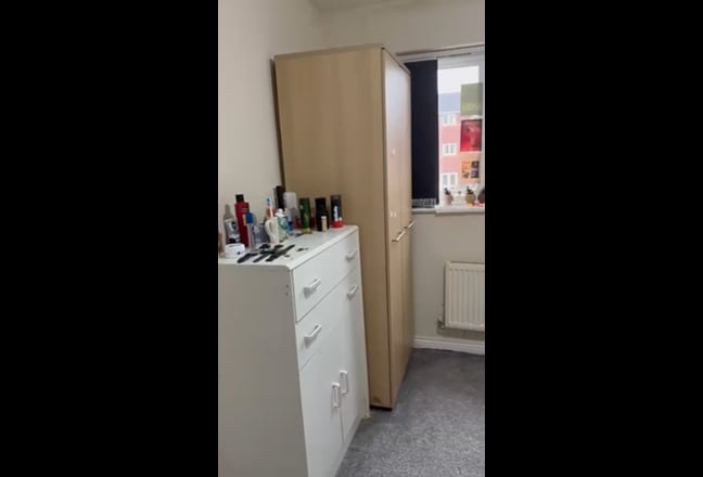 1 single bedroom available including all bills Main Photo