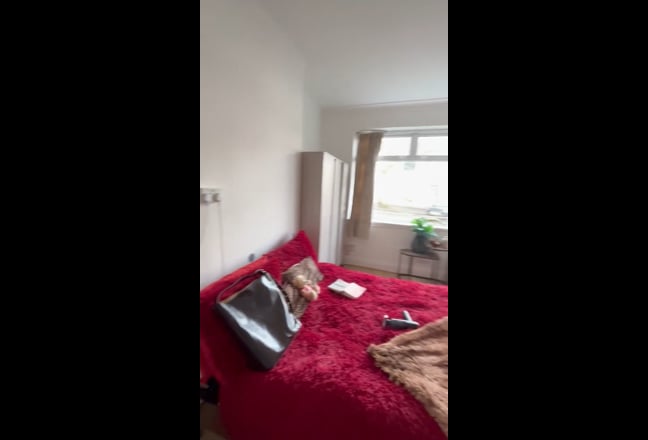 Large Double Room Available in 4-Bed House Share I Main Photo