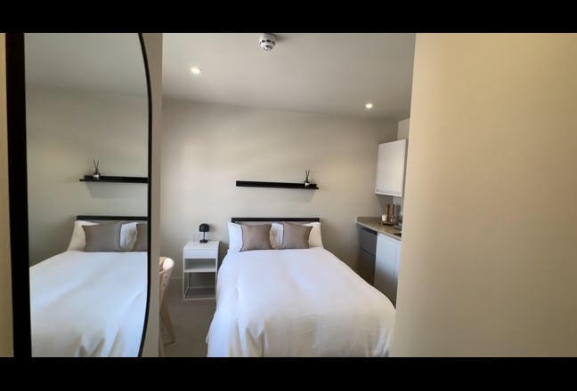 Luxury En-Suite Room | Professionals | Parking Main Photo