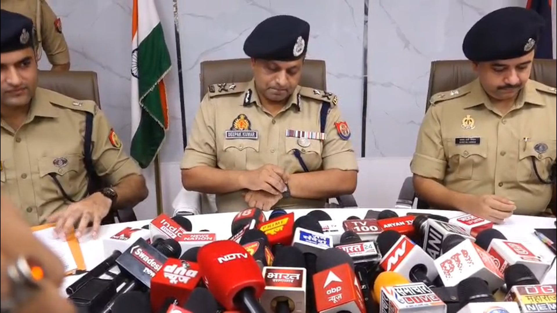 आगरा मैं अवैध धर्मांतरण गिरोह पर बड़ी कार्यवाही कमिश्नरेट और एटीएस की संयुक्त टीम ने चार आरोपियों को किया गिरफ्तार आगरा 