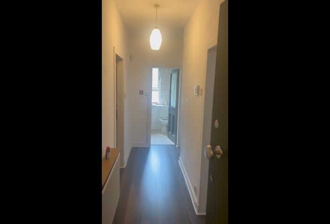 Spacious double bed room in Govan Main Photo