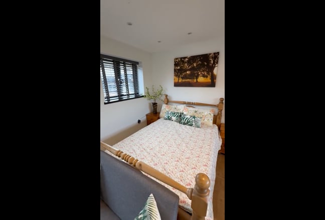 Lodge with separate kitchen and shower  Main Photo