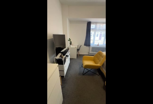 Biggest King Size En-Suite Rooms in Watford  Main Photo