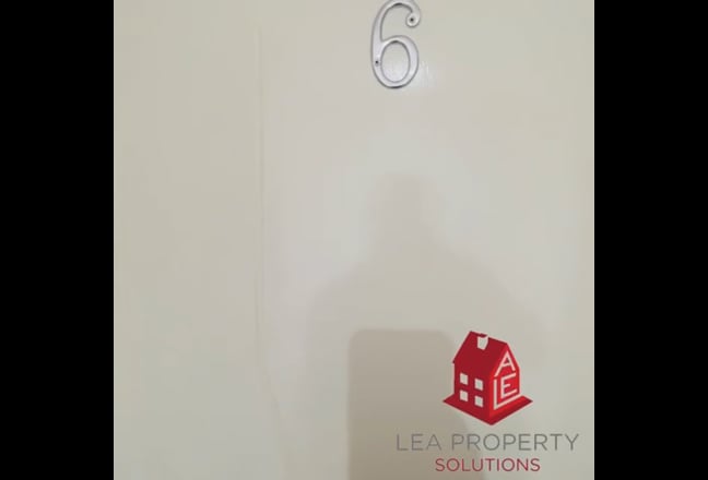 Quiet Large Double Ensuite Located on top floor  Main Photo