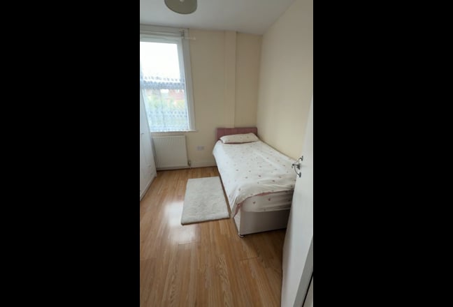Single and double bed room for rent Main Photo