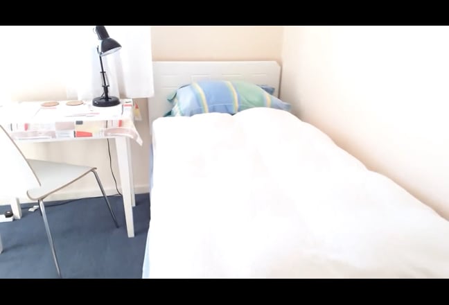 1 double bedroom available in spacious house  Main Photo