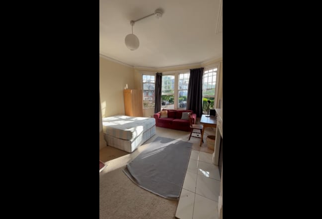 Large Room in Stunning Muswell Hill  Main Photo