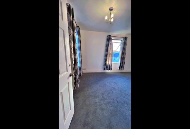 Large double bedroom with walk-in wardrobe Main Photo