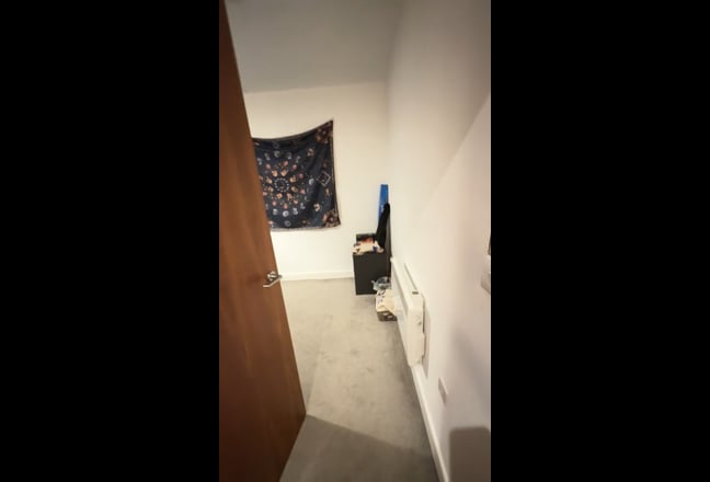 Room available – 9 mins to city centre Main Photo