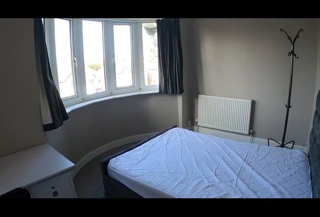 Double Bedroom.  Close to Uni! L@@K!! Main Photo