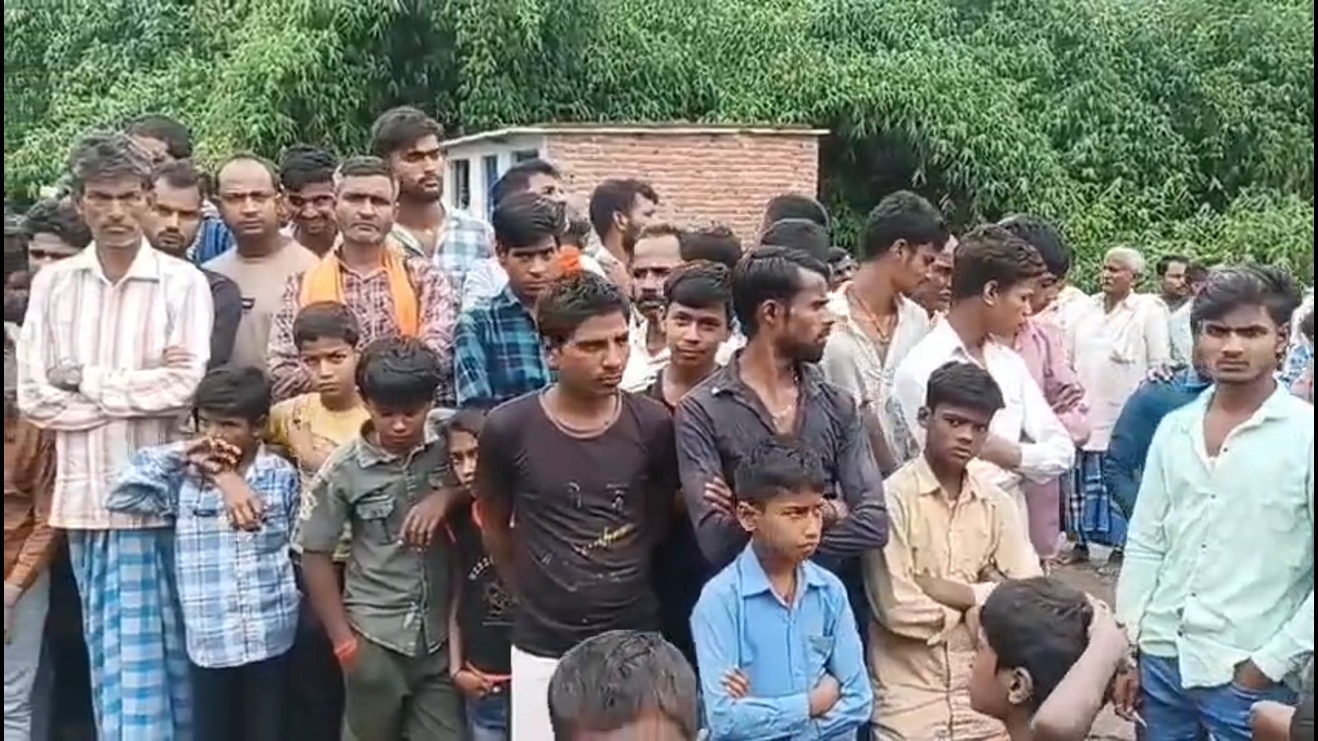 चौतरवा थाना क्षेत्र में संदिग्ध स्थिति में एक युवक कि मौत।