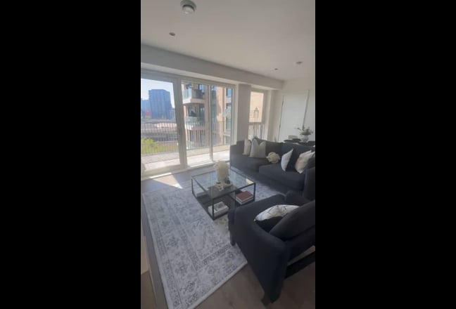 Modern Double Room in Luxury Canning Town Apartmen Main Photo