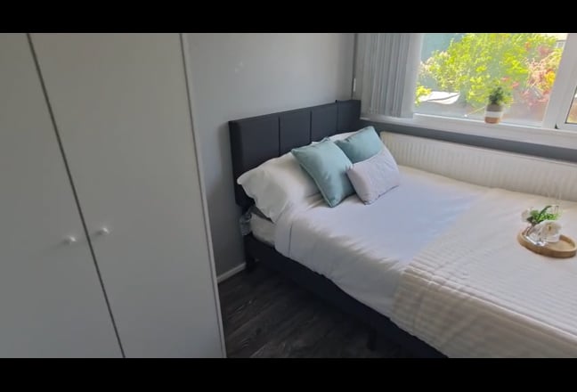 Renovated Bright Room | Bills included  Main Photo