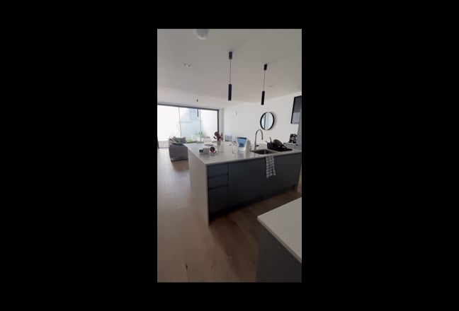 Room available in massive two tiered 3 Bedroom Main Photo