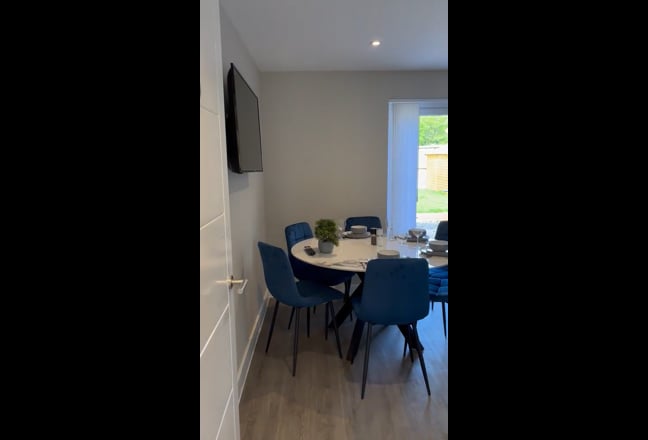 Luxury Rooms Available in Modern 6-Bed Professiona Main Photo