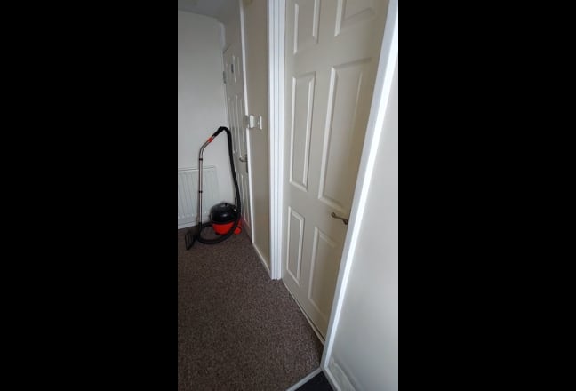 Rooms to rent in quiet house, bills included. Main Photo