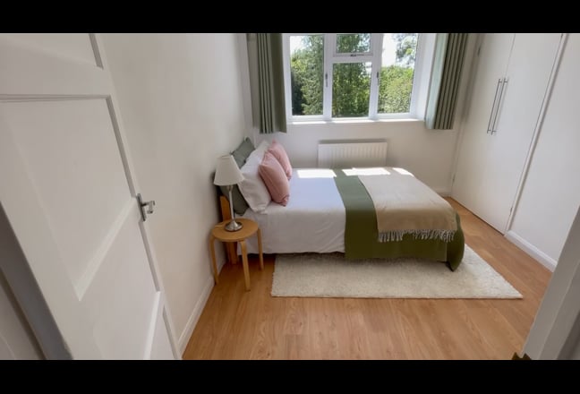 Bright Double Room in 2 bed flatshare Main Photo