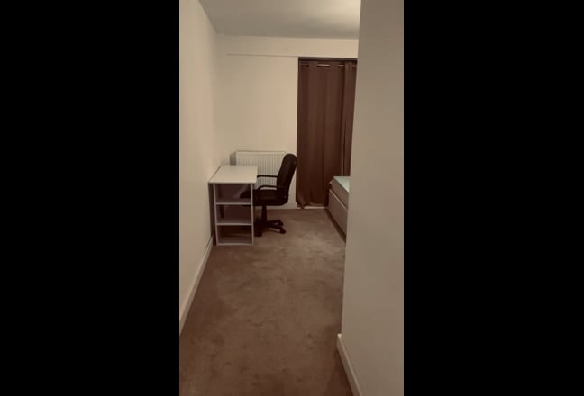 Ensuite double room with off street parking  Main Photo