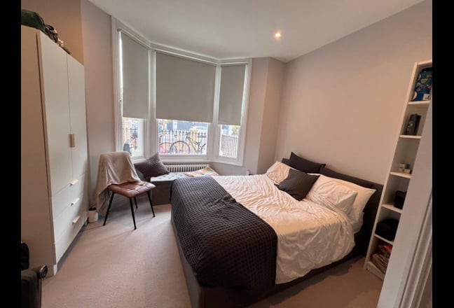 Room available in massive two tiered 3 Bedroom Main Photo