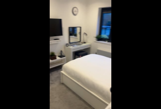 Luxurious House Looking for Friendly Housemates Main Photo
