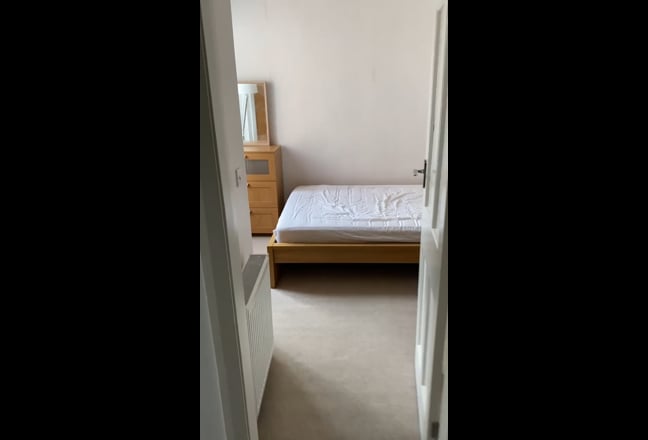 Double En-suite Room - central - parking Main Photo