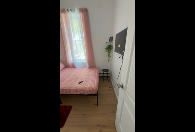 |Furnished Room|Utilities included|WOMEN ONLY Main Photo