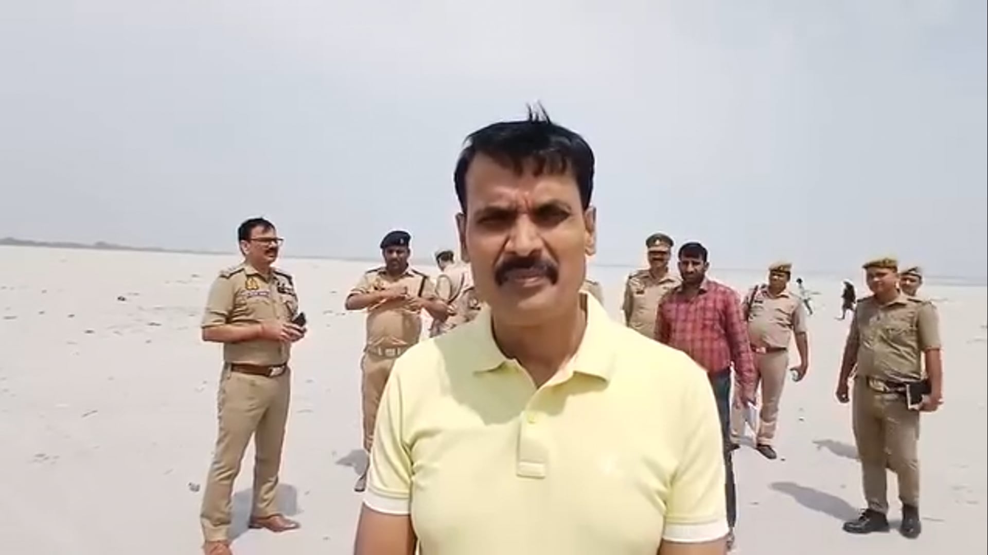 बलिया में गंगा घाट पर डूबने से चार बच्चों की मौत,मौके ओर DM ,SP सहित भारी संख्या में पुलिस बल,घटना को लेकर DM ने कहा