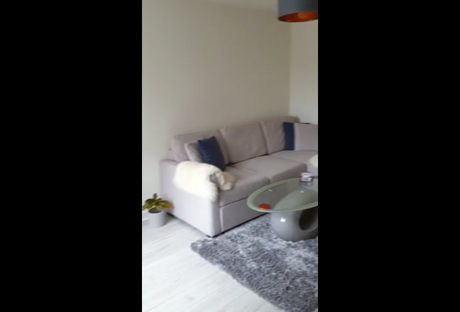 Room/House-Landlord Away for Extended Period  Main Photo